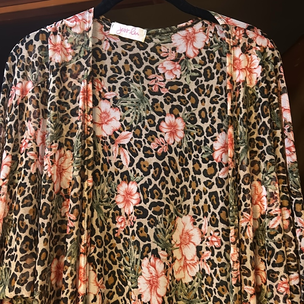 Jess Lee floral and leopard printed ankle length duster. Size extra large.